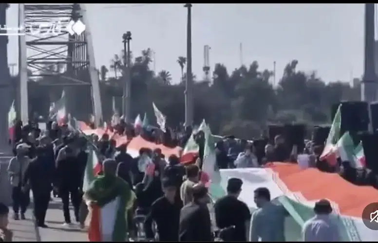 SON DAKİKA! İRAN’DA ON BİNLERCE İNSAN KÖPRÜLERDE İNSAN ZİNCİRİ OLUŞTURUYOR!