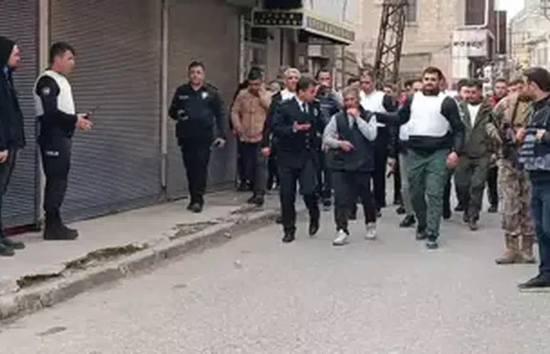GAZİANTEP'DE 5 KİŞİYİ REHİN ALAN CEZAEVİ FİRARİSİNİ POLİS İKNA ETTİ!