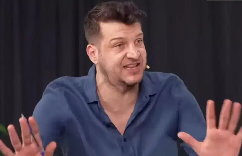 FLAŞ İDDİA! ESKİ FUTBOLCU BATUHAN KARADENİZ BAE'DE GÖZALTINA ALINDI!