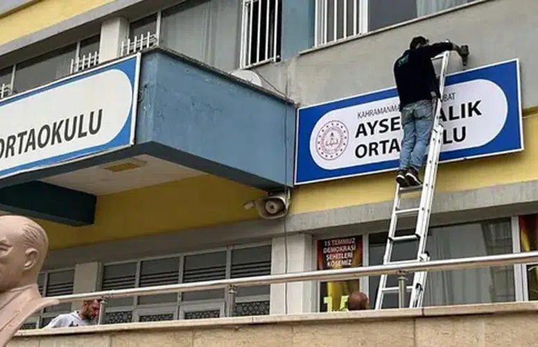 KATLİAMIN YAŞANDIĞI OKUL KAPANDI! TABELASI BAŞKA OKULA ASILDI!