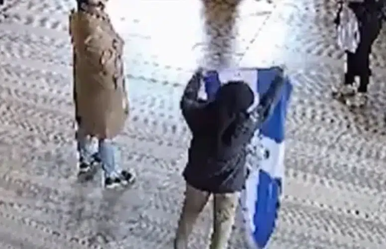 AYASOFYA’DAKİ BAYRAKLI  “YA ORTODOKS OL! YA ÖL!” PROVOKASYONU!