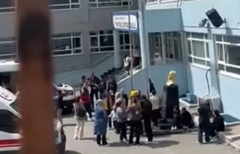 ORTAOKULDA KANTİNDEN TAVUK  DÖNER YİYEN ÖĞRENCİLER HASTANELİK OLDU!