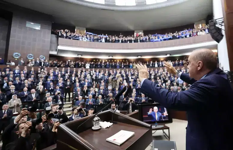 "HİÇ BİR GÜÇ TÜRKİYE VE CUMHURBAŞKANINA PARMAK SALLAYAMAZ!"