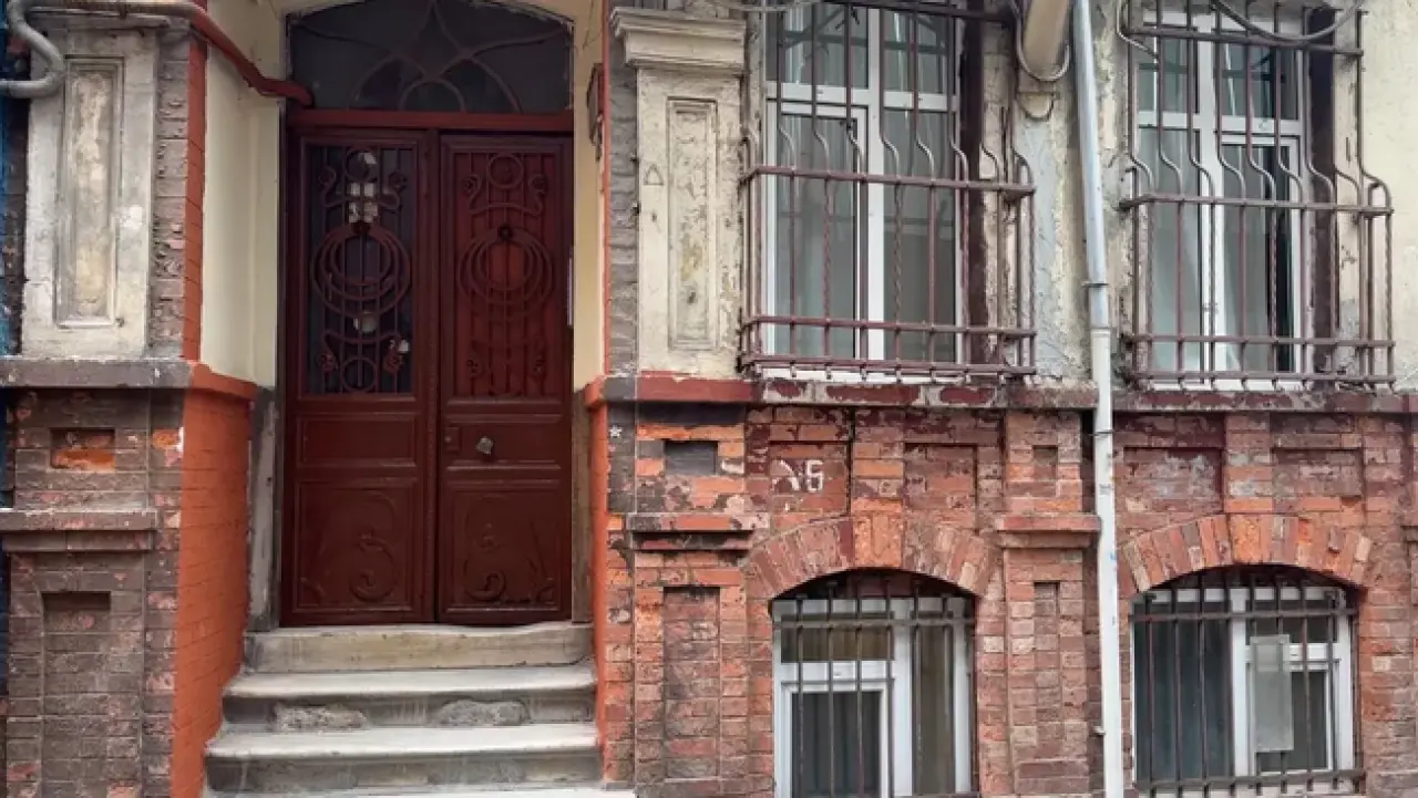 Beyoğlu’nda şüpheli ölüm: İngiliz profesör misafir kaldığı evde ölü bulundu - Resim : 1