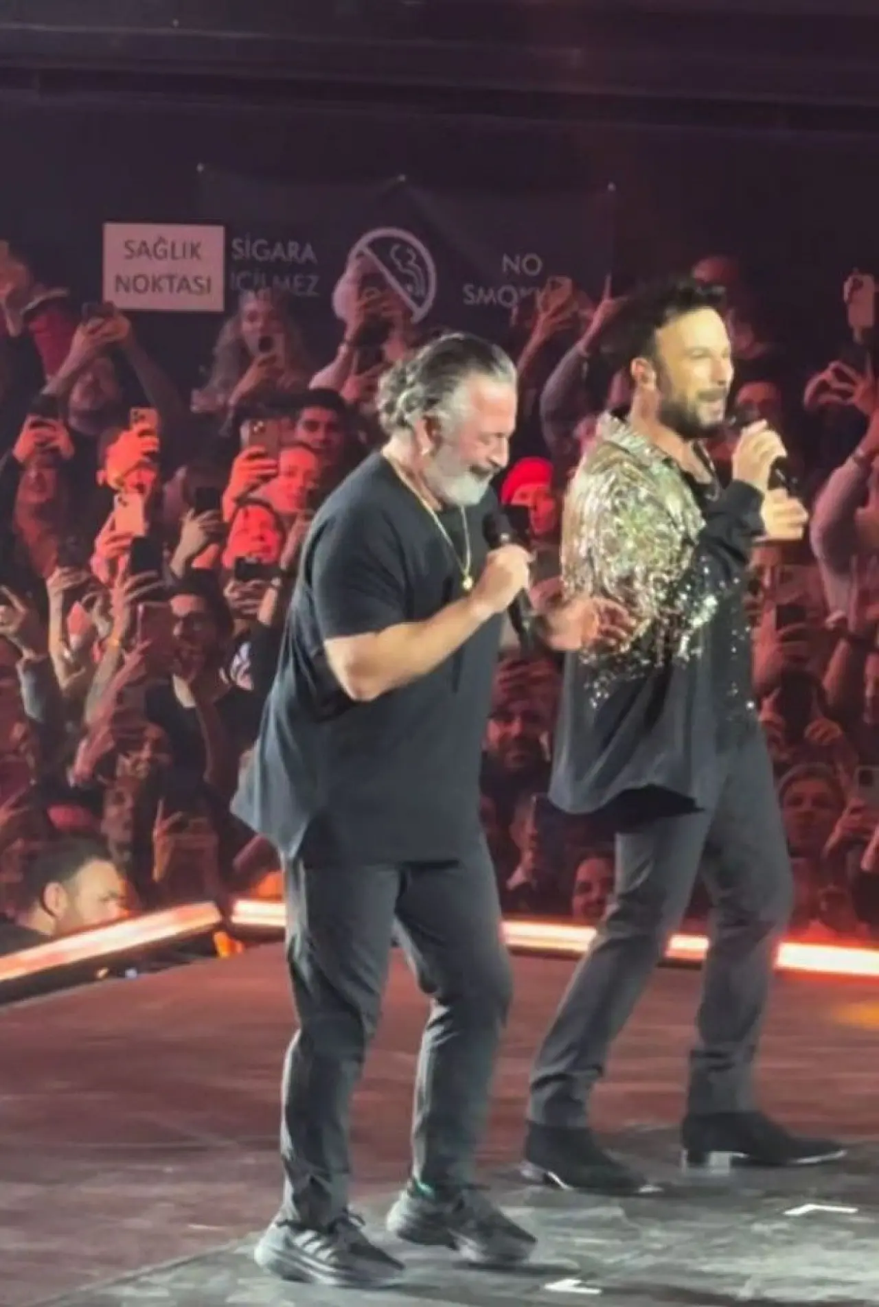 Tarkan sahnesinde Cem Yılmaz sürprizi: Düet ve dansları olay oldu! - Sayfa 2