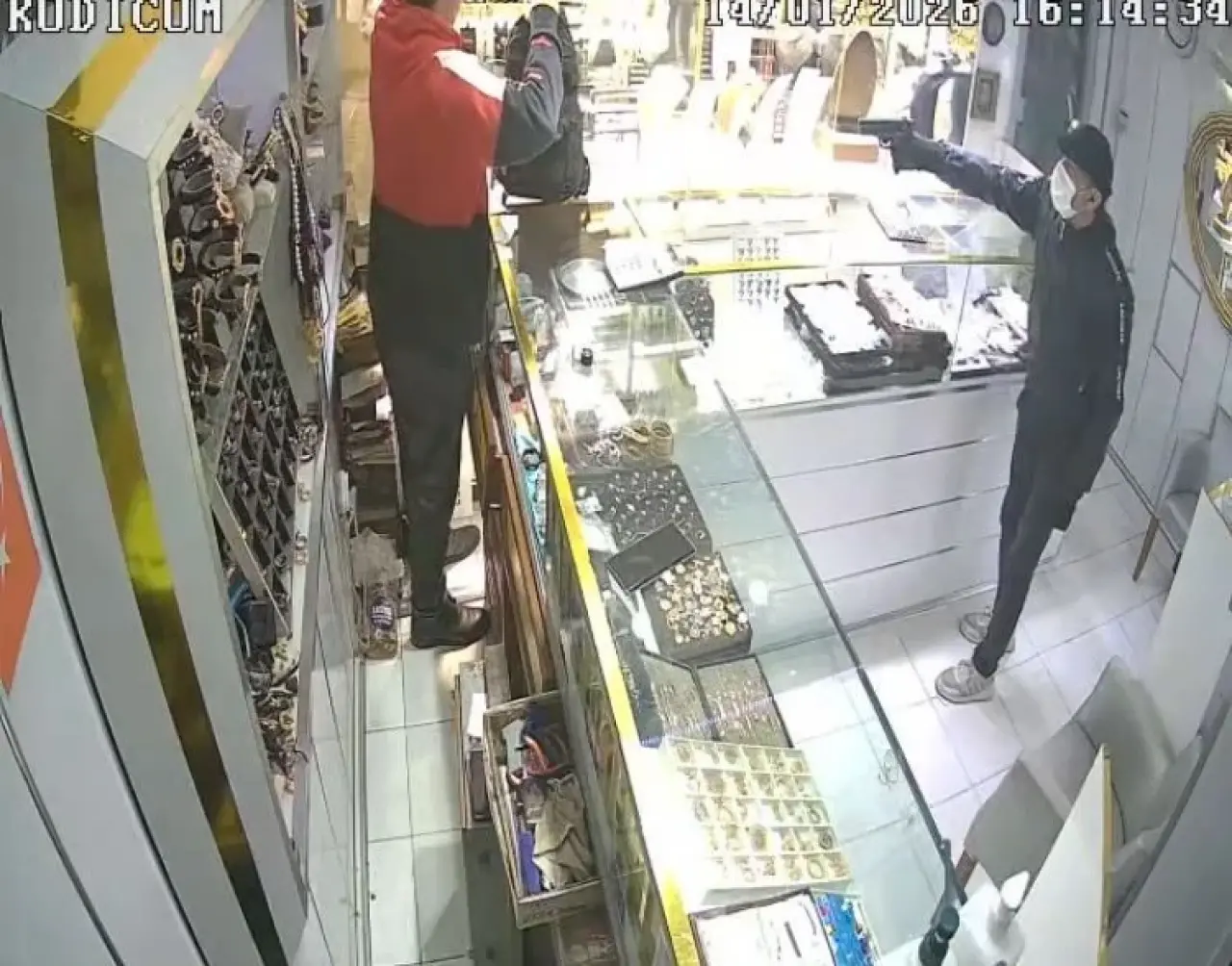 Kuyumcuda 3 milyonluk vurgun! Kameraya yakalandı - Sayfa 1