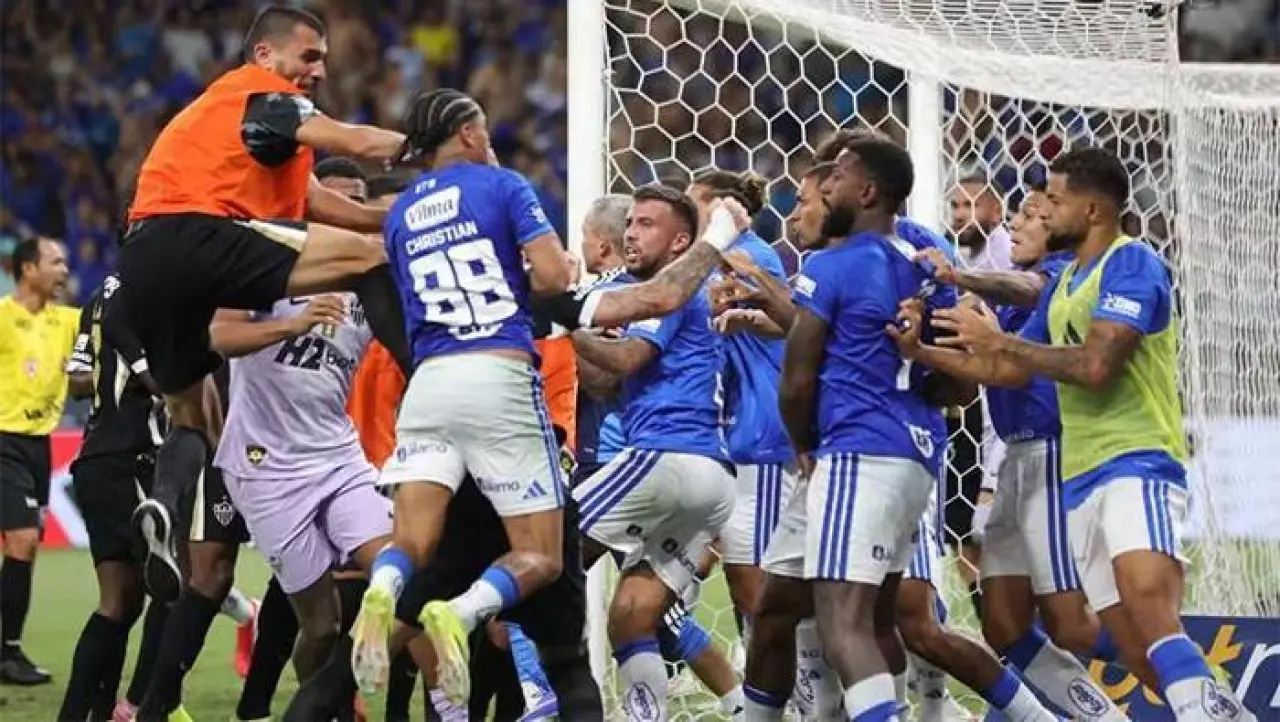 Eşi benzeri görülmemiş kavga! 23 kırmızı kart çıktı - Sayfa 1