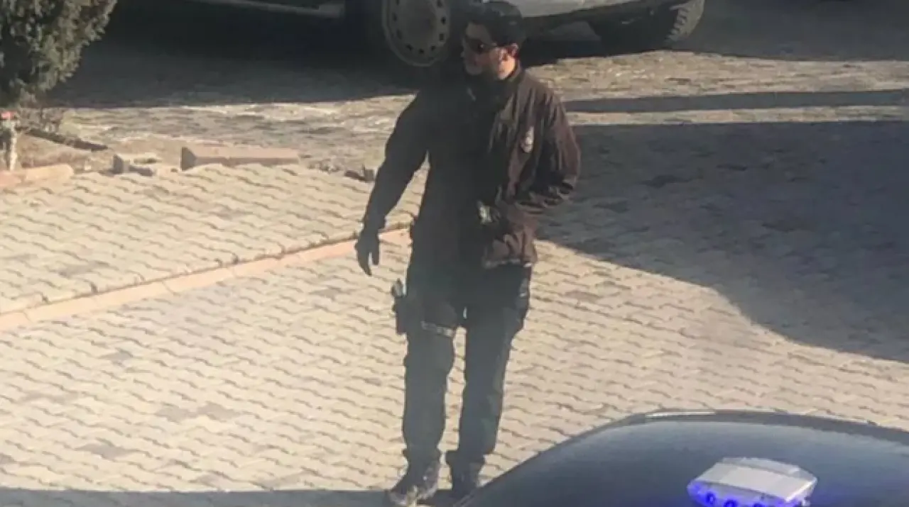 Valinin oğlunun silahlı fotoğrafı ortaya çıktı: "Silaha merakım yok" demişti - Resim : 1