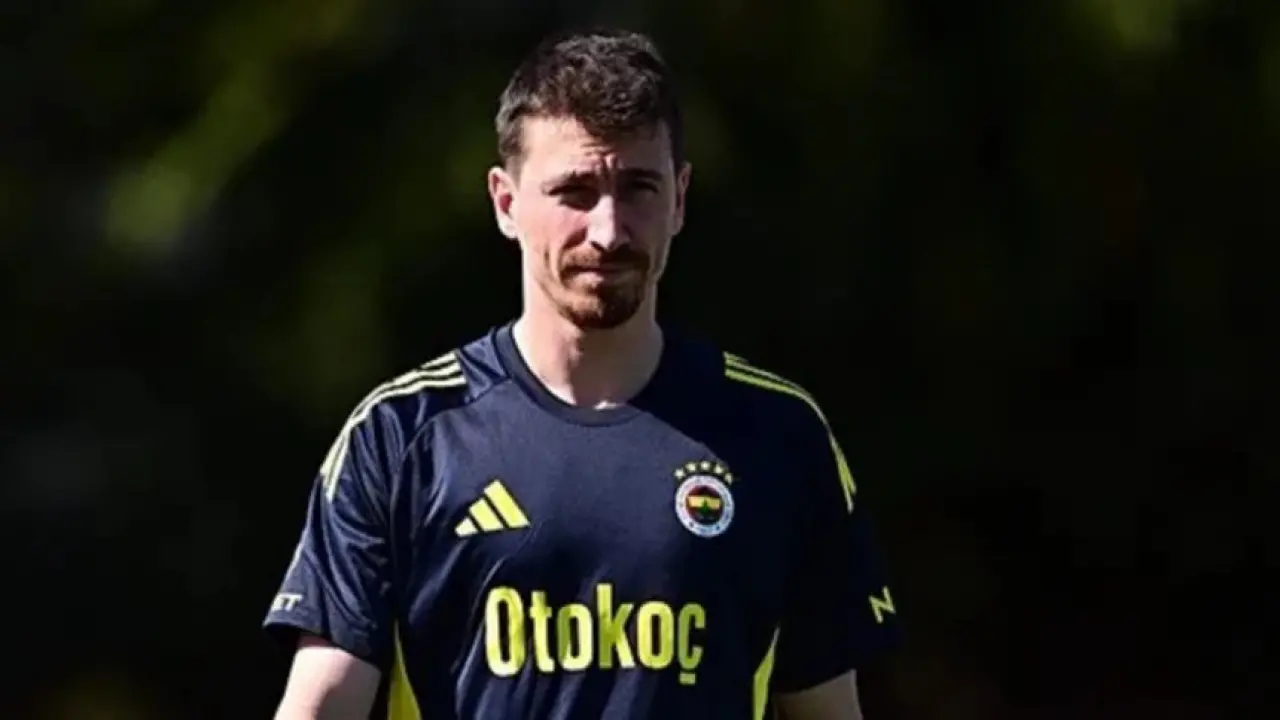 Fenerbahçe'de bir oyuncu daha kadro dışı bırakıldı! - Resim : 3