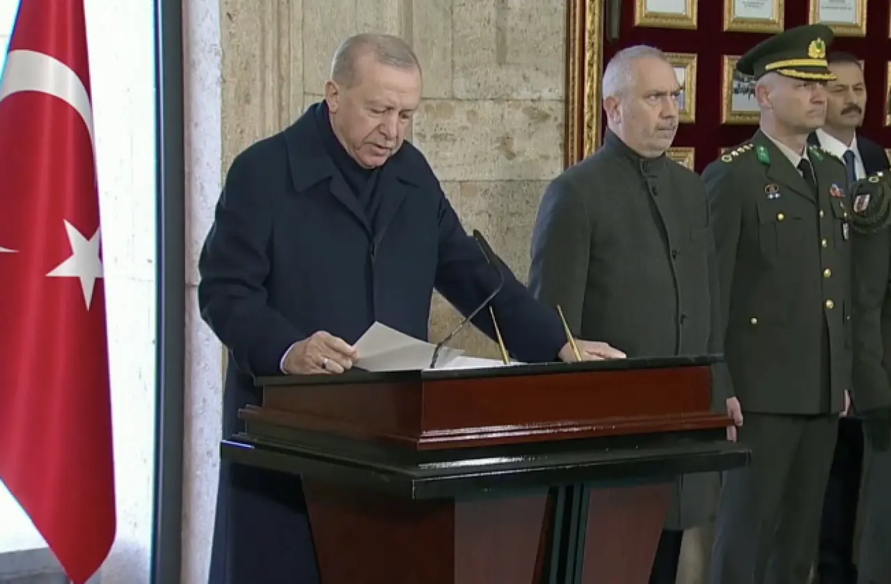 Ata'nın vefatının 87'nci yılı... Cumhurbaşkanı Erdoğan ve devlet erkanı Anıtkabir’de! "Türkiye küresel bir güç olma yolunda emin adımlarla ilerliyor" - Resim : 2